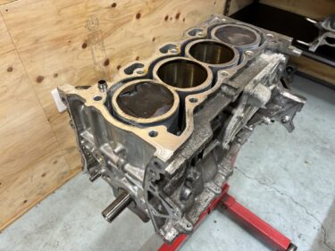 ヘッドの修理だけで復活できそうなロータスエリーゼですが。