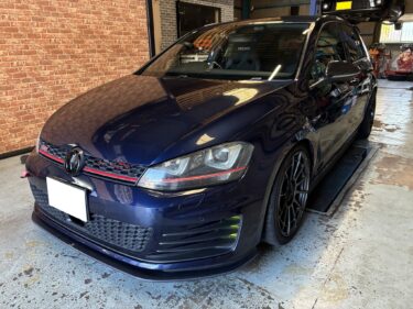 ゴルフGTI 、オイルとバッテリーの交換。
