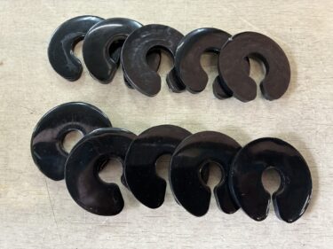 そこで決めた位置でストロークを規制することにより姿勢を安定させる方法です。